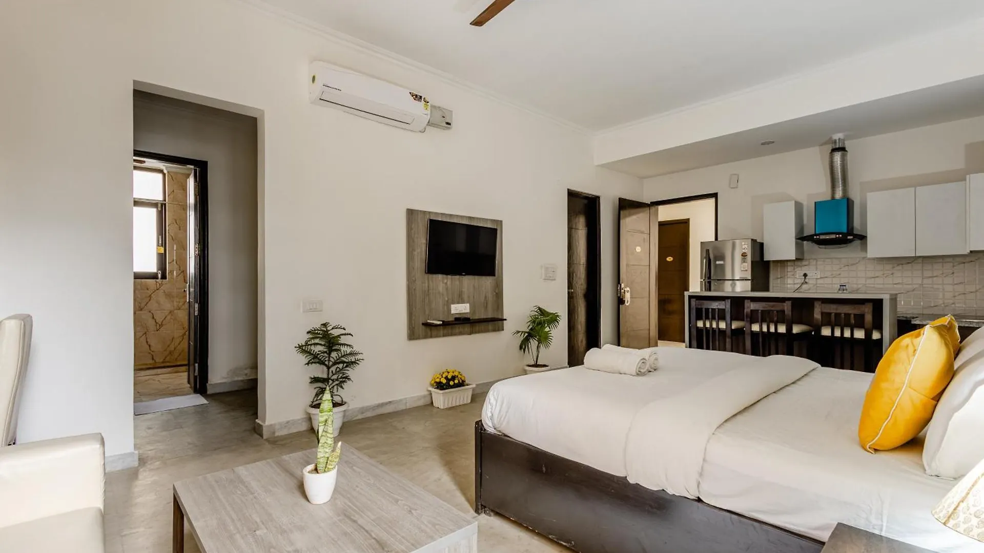 Lime Tree Hotel - Golf Course Road, Sector-43, Gurugram Gurgaon