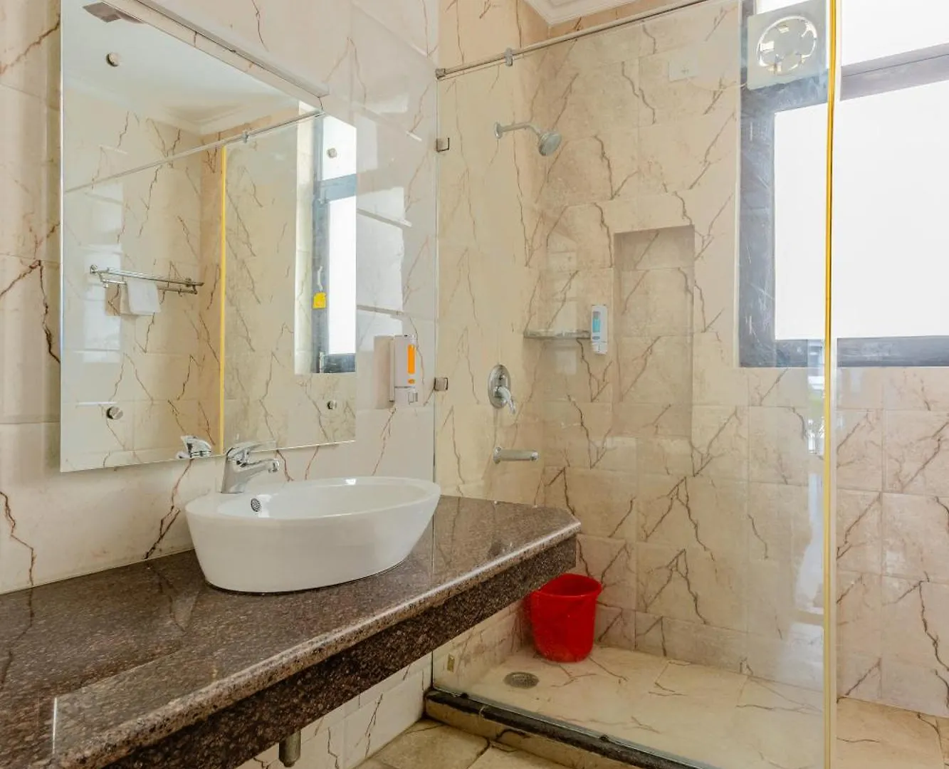 Lime Tree Hotel - Golf Course Road, Sector-43, Gurugram Gurgaon 4*,  Indien